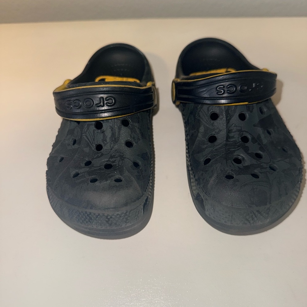 Batman Crocs - Picture 2 of 3